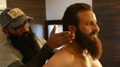 Darshan Yewalekar with Saif Ali Khan (Darshan Yewalekar ) Darshan Yewalekar with Saif Ali Khan (Darshan Yewalekar )