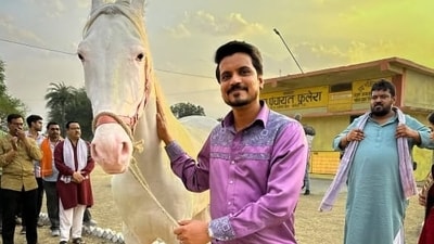 Aashif Khan played a supporting role in Panchayat. Aashif Khan played a supporting role in Panchayat.