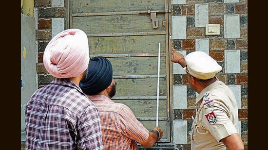 Police investigating the spot where the firing incident took place in Ludhiana’s Jawahar Nagar on Tuesday. (HT Photo)
