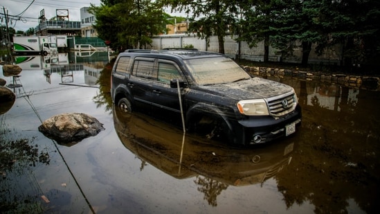 A car is partially submerged on the street as a result of heavy flooding in the Elmsford area of Westchester, New York, U.S., July 15, 2025. REUTERS/Eduardo Munoz TPX IMAGES OF THE DAY(REUTERS)