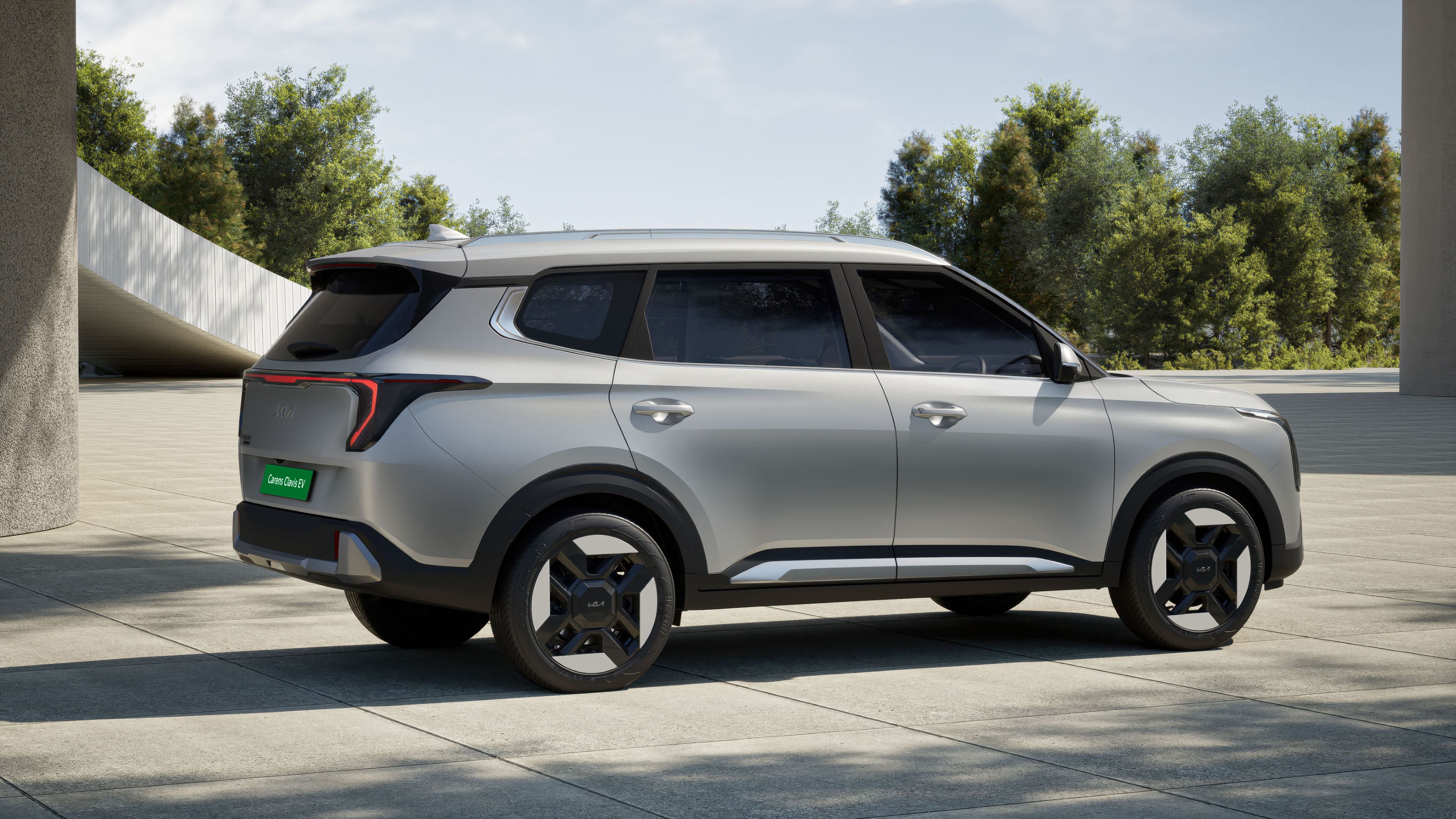 The Kia Carens Clavis EV gets two battery packs - 42 kWh with 404 km (MIDC) range, and 51.4 kWh with 490 km (MIDC) range