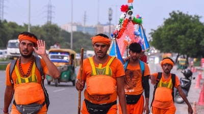 Kanwariyas carrying holy water from the Ganga in Haridwar on their way back to their hometown in Alwar district, Rajasthan, during the Kanwar Yatra, at National Highway-48 near Rajiv Chowk, in Gurugram. (Hindustan Times) Kanwariyas carrying holy water from the Ganga in Haridwar on their way back to their hometown in Alwar district, Rajasthan, during the Kanwar Yatra, at National Highway-48 near Rajiv Chowk, in Gurugram. (Hindustan Times)
