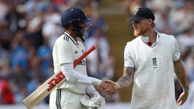 England's captain Ben Stokes (R) shakes hands with India's captain Shubman Gill (L) (AFP) England's captain Ben Stokes (R) shakes hands with India's captain Shubman Gill (L) (AFP)