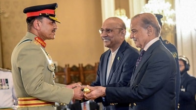 Prime Minister Shehbaz Sharif (R) and President Asif Ali Zardari (C) jointly conferring the Baton of Field Marshal on Asim Munir during a ceremony at the country's President House. (AFP File) Prime Minister Shehbaz Sharif (R) and President Asif Ali Zardari (C) jointly conferring the Baton of Field Marshal on Asim Munir during a ceremony at the country's President House. (AFP File)