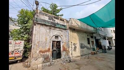 The Congress office has been located near the Clock Tower market for over 50 years. (Gurpreet Singh/HT) The Congress office has been located near the Clock Tower market for over 50 years. (Gurpreet Singh/HT)