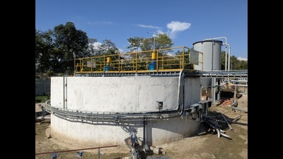 The bio-CNG plant, which began operations on Wednesday, at Arail in Naini (HT File) The bio-CNG plant, which began operations on Wednesday, at Arail in Naini (HT File)