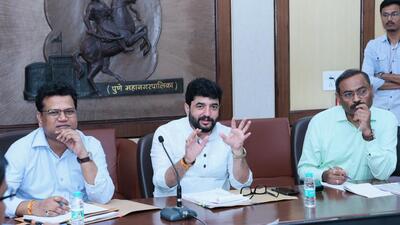 Traffic congestion on airport approach roads, particularly between Airport Chowk and Vishrantwadi, was also among the issues discussed. Mohol announced that the long-pending road-widening project will soon be initiated. (HT PHOTO) Traffic congestion on airport approach roads, particularly between Airport Chowk and Vishrantwadi, was also among the issues discussed. Mohol announced that the long-pending road-widening project will soon be initiated. (HT PHOTO)