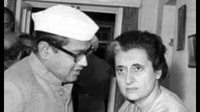 Yashpal Kapur with former PM Indira Gandhi (Picture provided by Kapur’s son Ashok Kapur) Yashpal Kapur with former PM Indira Gandhi (Picture provided by Kapur’s son Ashok Kapur)