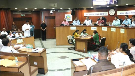 The key committee in operation. (HT)