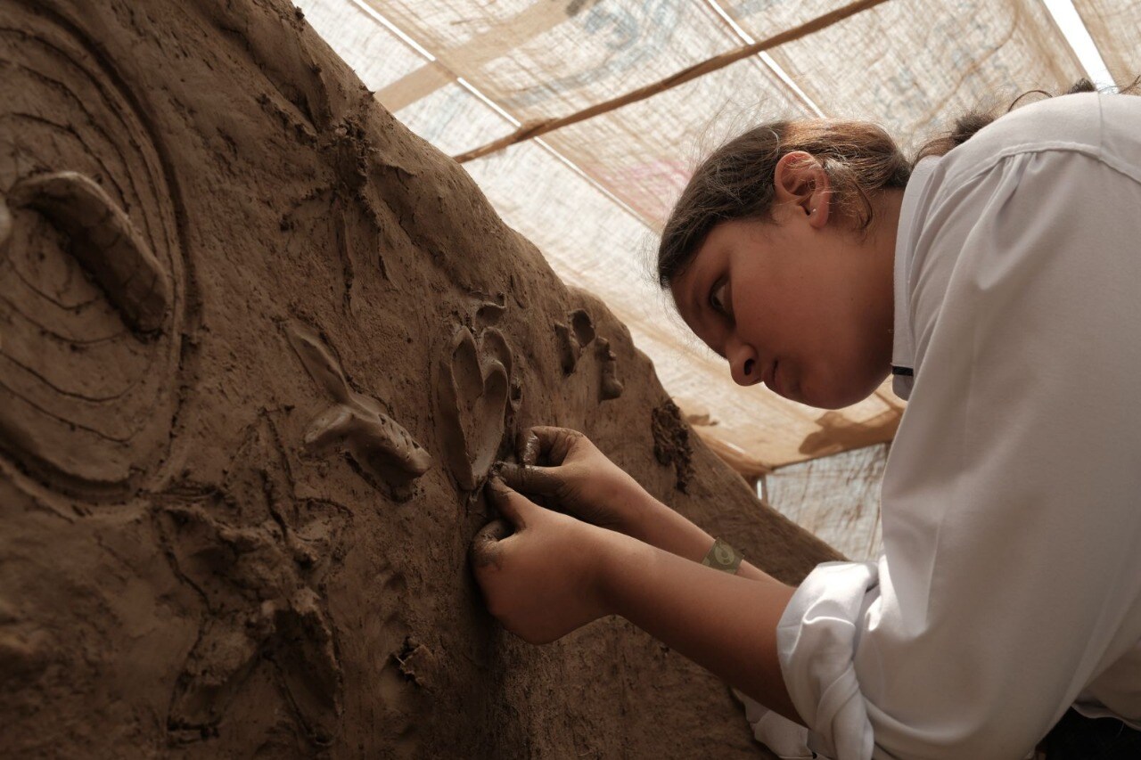 A participant at the mud wall workshop (Courtesy HFAF) A participant at the mud wall workshop (Courtesy HFAF)