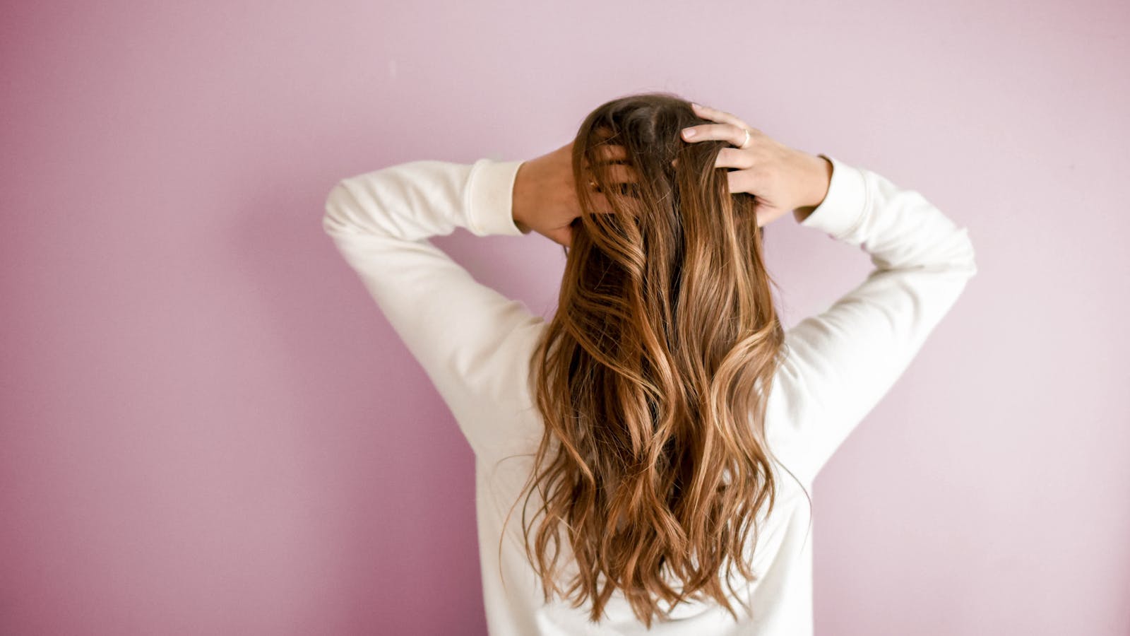 Hair care routine for women to flaunt glossy hair (Pexels) Hair care routine for women to flaunt glossy hair (Pexels)