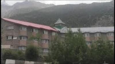 Following the decision of the state cabinet to outsource operations and management of 14 loss-making hotels, a delegation of Himachal Pradesh Tourism Development Corporation (HPTDC) Employees Union called on chief minister Sukhvinder Singh Sukhu on Thursday and were assured six hotels will not be outsourced. (HT File) Following the decision of the state cabinet to outsource operations and management of 14 loss-making hotels, a delegation of Himachal Pradesh Tourism Development Corporation (HPTDC) Employees Union called on chief minister Sukhvinder Singh Sukhu on Thursday and were assured six hotels will not be outsourced. (HT File)