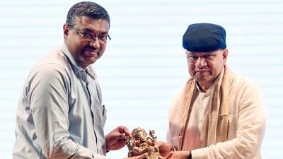 Ashwini Vaishnaw is being felicitated by the Secretary, Ministry of Electronics and Information Technology, S Krishnan, during "CSC Diwas 2025" Celebration. (Shrikant Singh/ANI) Ashwini Vaishnaw is being felicitated by the Secretary, Ministry of Electronics and Information Technology, S Krishnan, during "CSC Diwas 2025" Celebration. (Shrikant Singh/ANI)