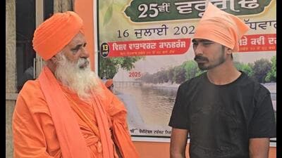 Balwinder Singh with AAP’s Rajya Sabha member Balbir Singh Seechewal at Sultanpur Lodhi on Thursday. (HT) Balwinder Singh with AAP’s Rajya Sabha member Balbir Singh Seechewal at Sultanpur Lodhi on Thursday. (HT)