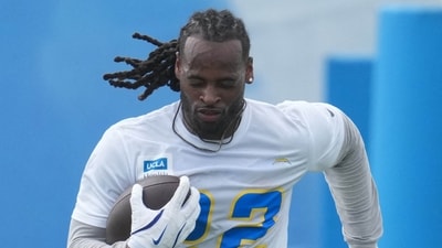 Los Angeles Chargers running back Najee Harris (22) carries the ball during offseason workouts at The Bolt. Mandatory Credit: Kirby Lee-Imagn Images (IMAGN IMAGES via Reuters Connect)