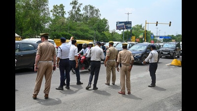 A drive to deny fuel to ELVs that started on July 1 was put off till November. (Sanchit Khanna/HT Photo) A drive to deny fuel to ELVs that started on July 1 was put off till November. (Sanchit Khanna/HT Photo)