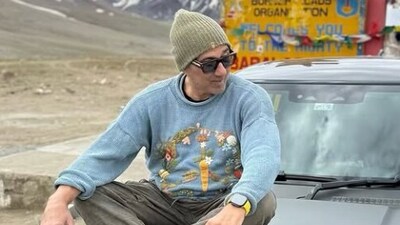 Sunny Deol flaunts his clean shave look on vacation. Sunny Deol flaunts his clean shave look on vacation.