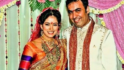Vidya Malavade was married to Captain Arvind Singh Bagga. He died in a plane crash in 2000. Vidya Malavade was married to Captain Arvind Singh Bagga. He died in a plane crash in 2000.