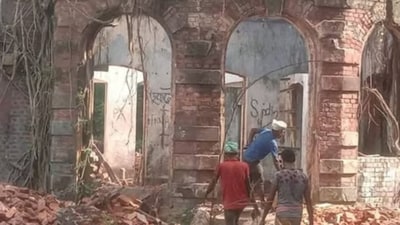 The press release stated that the house was built by a local landowner (zamindar) named Shashikant Acharya Chowdhury. (The Daily Star) The press release stated that the house was built by a local landowner (zamindar) named Shashikant Acharya Chowdhury. (The Daily Star)