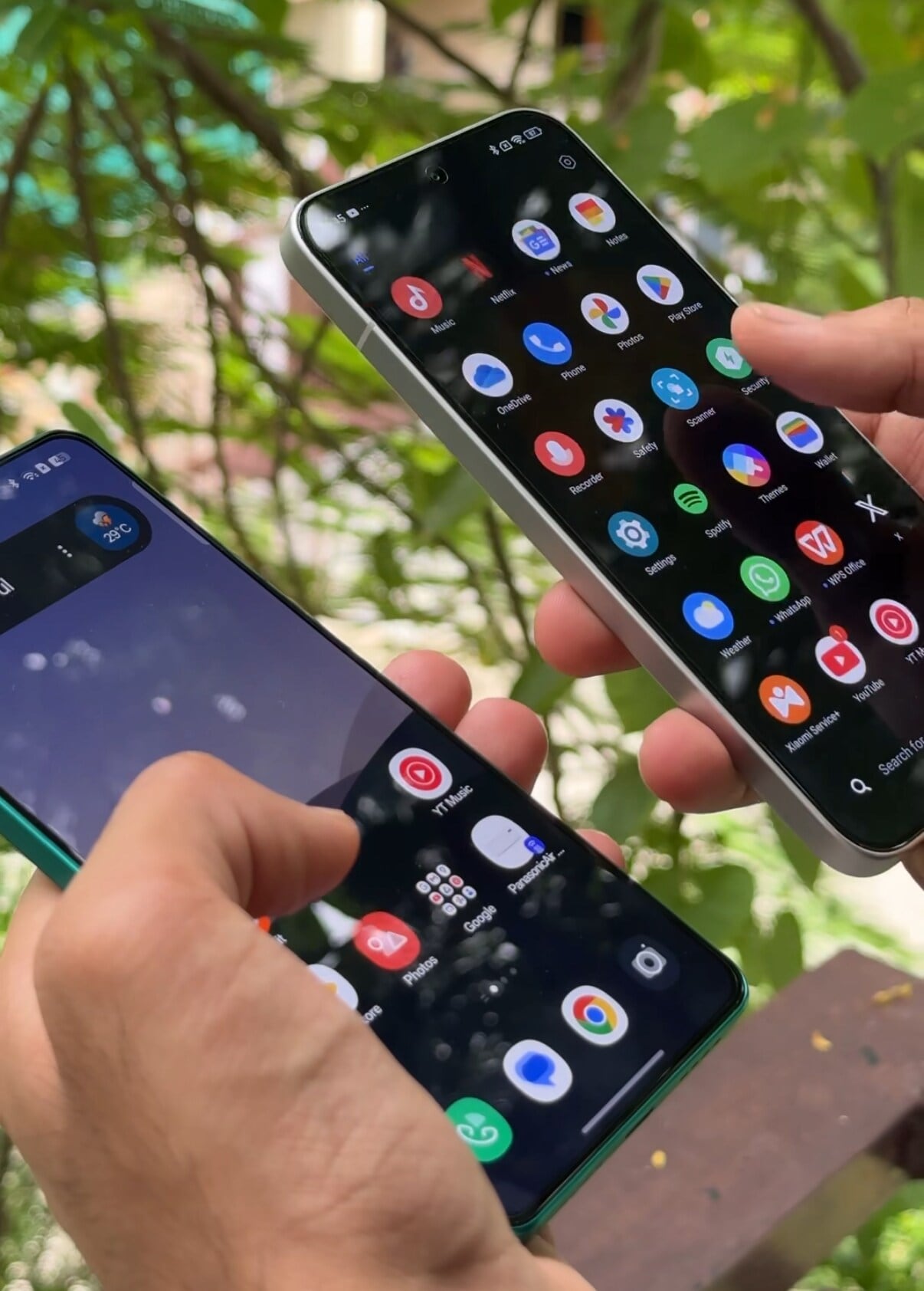 POCO F7 (RIGHT), REALME GT 7 (LEFT) - POCO F7 holds its own, and remains bright enough in outdoor conditions. (Shaurya Sharma - HT) POCO F7 (RIGHT), REALME GT 7 (LEFT) - POCO F7 holds its own, and remains bright enough in outdoor conditions. (Shaurya Sharma - HT)