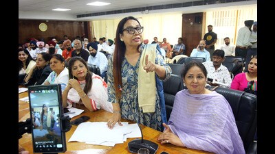Congress councillor Baljit Kaur speaking in the House. (Ravi Kumar/HT) Congress councillor Baljit Kaur speaking in the House. (Ravi Kumar/HT)