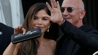 In 2025, celebrity weddings ranged from intimate gatherings like Tea Leoni's to extravagant events like Jeff Bezos's. (AP) In 2025, celebrity weddings ranged from intimate gatherings like Tea Leoni's to extravagant events like Jeff Bezos's. (AP)