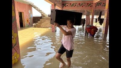 People shift their belongings after their houses submerged with swollen Ganga at low-lying area of Daraganj, in Prayagraj on Friday (For representation only) People shift their belongings after their houses submerged with swollen Ganga at low-lying area of Daraganj, in Prayagraj on Friday (For representation only)