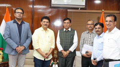 The assurance came during a meeting held in the national capital on Thursday between Maharashtra health minister Prakash Abitkar and a team of senior officials and Dr Mandaviya to discuss the current condition of the Employees’ State Insurance Scheme (ESIS) hospitals in the state. (HT PHOTO) The assurance came during a meeting held in the national capital on Thursday between Maharashtra health minister Prakash Abitkar and a team of senior officials and Dr Mandaviya to discuss the current condition of the Employees’ State Insurance Scheme (ESIS) hospitals in the state. (HT PHOTO)