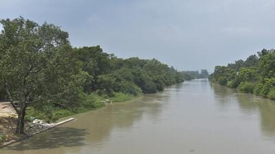 Under the new plan, the road will be built 2.5 metres away from the edge of the canal. (Sakib Ali/HT Photo) Under the new plan, the road will be built 2.5 metres away from the edge of the canal. (Sakib Ali/HT Photo)