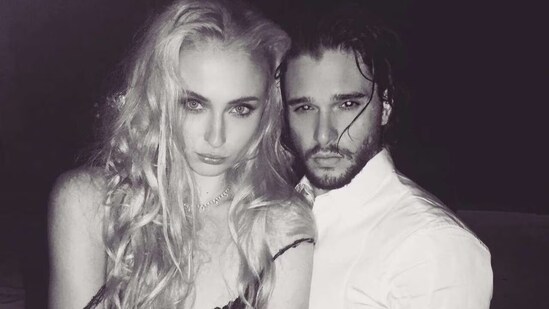 Sophie Turner and Kit Harington played half-siblings Sansa Stark and Jon Snow in Game of Thrones.