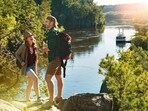 Green travel is not just about being surrounded by greenery, but also about reducing carbon emissions.