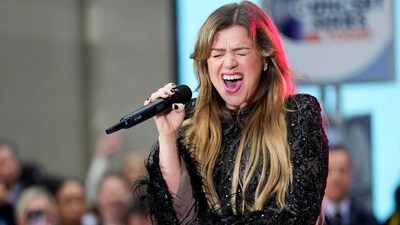 Kelly Clarkson performs on NBC's Today show (Charles Sykes/Invision/AP) Kelly Clarkson performs on NBC's Today show (Charles Sykes/Invision/AP)