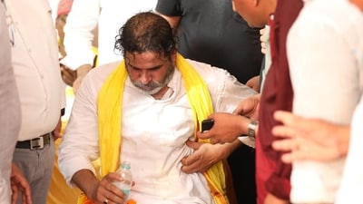 Jan Suraaj Party president Prashant Kishore suffered a rib injury during the Bihar Badlaav  rally in Ara, Bihar (HT Photo)