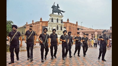 A Punjab Police SWAT team keeps vigil at Heritage Street in Amritsar on Saturday. (Sameer Sehgal/HT) A Punjab Police SWAT team keeps vigil at Heritage Street in Amritsar on Saturday. (Sameer Sehgal/HT)