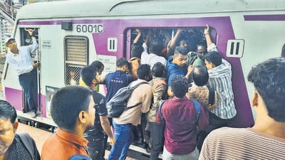 A large crowd of commuters struggles to board local trains at Diva Railway Station (Photo by Praful Gangurde / Hindustan Times) (Praful Gangurde) A large crowd of commuters struggles to board local trains at Diva Railway Station (Photo by Praful Gangurde / Hindustan Times) (Praful Gangurde)