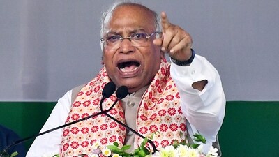 Kharge rejected claims that the Karnataka government was “bankrupt”. (Pitamber Newar) Kharge rejected claims that the Karnataka government was “bankrupt”. (Pitamber Newar)