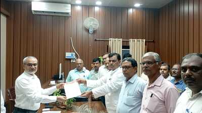 Delegation of teachers handing over a memorandum to Up Board secretary Bhagwati Singh in Prayagraj (HT Photo)