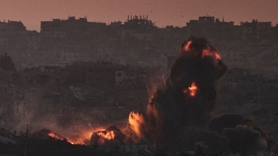 Smoke and fire rise to the sky following an Israeli airstrike in the northern Gaza Strip, as seen from southern Israel, Friday, July 18, 2025. (AP) Smoke and fire rise to the sky following an Israeli airstrike in the northern Gaza Strip, as seen from southern Israel, Friday, July 18, 2025. (AP)