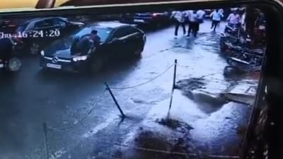 The incident occurred on Thursday outside a hotel in the Gwalior City Centre. (X) The incident occurred on Thursday outside a hotel in the Gwalior City Centre. (X)