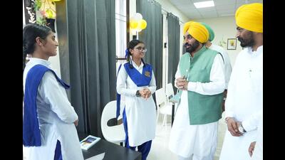 Punjab chief minister Bhagwant Mann interacting with students in Barnala on Saturday. (HT)