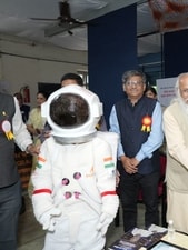R. Srianand (C), director of IUCAA, being felicitated with the first Jayant Narlikar Award for his outstanding contributions to cosmology and astrophysics, at a ceremony held in Mahrashri Karve Stree Shikshan Sanstha. (HT) R. Srianand (C), director of IUCAA, being felicitated with the first Jayant Narlikar Award for his outstanding contributions to cosmology and astrophysics, at a ceremony held in Mahrashri Karve Stree Shikshan Sanstha. (HT)