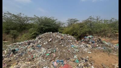 The Municipal Corporation of Gurugram has taken serious note of deliberate dumping of solid waste and debris into the city’s sewer and drainage lines. (HT PHOTO)