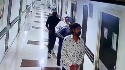 CCTV footage shows the killers entering Chandan Mishra's room at Patna's Paras Hospital (CCTV grab/HT)