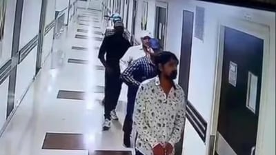 A chilling CCTV footage of several armed men entering a room to shoot Chandan Mishra also emerged from Patna's Paras Hospital. (CCTV grab/HT) A chilling CCTV footage of several armed men entering a room to shoot Chandan Mishra also emerged from Patna's Paras Hospital. (CCTV grab/HT)