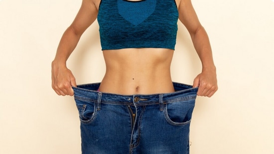 Check out simple meal plan and workout tips to drop 15 kg in 30 days. (Freepik)