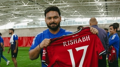 Rishabh Pant poses for a photo with his Manchester United jersey. (X) Rishabh Pant poses for a photo with his Manchester United jersey. (X)
