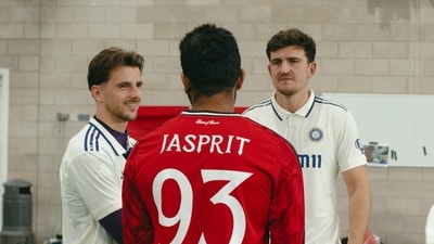 Jasprit Bumrah speaks to Mason Mount and Harry Maguire. (X) Jasprit Bumrah speaks to Mason Mount and Harry Maguire. (X)