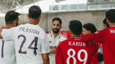 Ruben Amorim speaks to some Indian players. (X) Ruben Amorim speaks to some Indian players. (X)