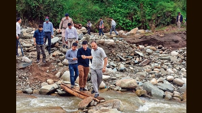 An inter-ministerial central team visits the affected areas in Mandi district on Sunday. (Birbal Sharma/HT Photo) An inter-ministerial central team visits the affected areas in Mandi district on Sunday. (Birbal Sharma/HT Photo)