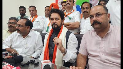 Hamirpur MP Anurag Thakur interacting with mediapersons during a press conference in Bathinda on Sunday. (Sanjeev Kumar/HT) Hamirpur MP Anurag Thakur interacting with mediapersons during a press conference in Bathinda on Sunday. (Sanjeev Kumar/HT)